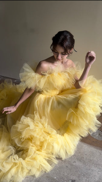 オフショルダー テールカット フリルドレス(W357)