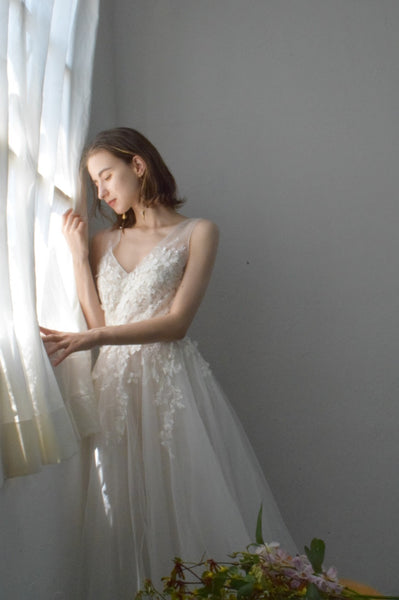 フラワーモチーフ 刺繍レース Aライン テールカットドレス(W162)