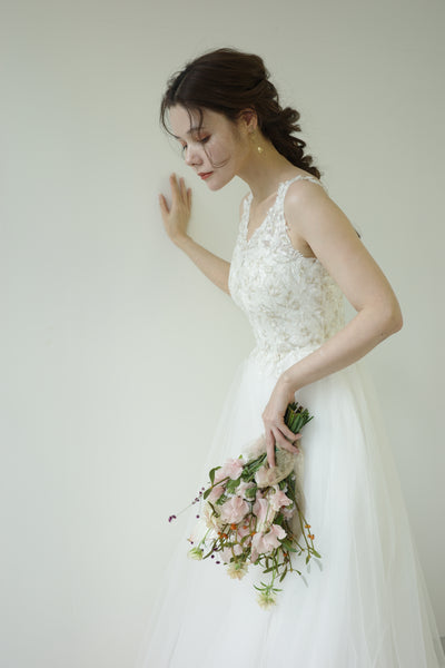 Vネック ゴールド刺繍 Aラインドレス(W167)