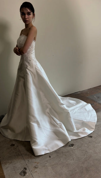 ミカド風サテン 刺繍 Aラインドレス(W353)