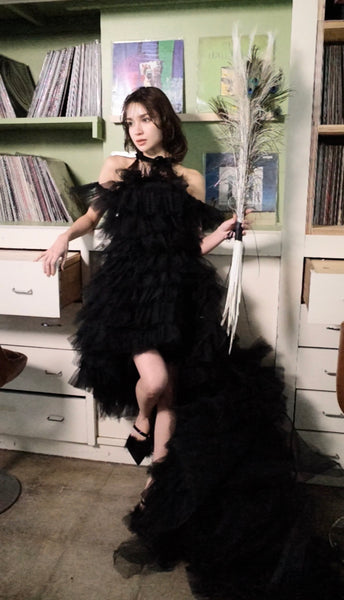 オフショルダー フリル ブラック ミニドレス(W362)