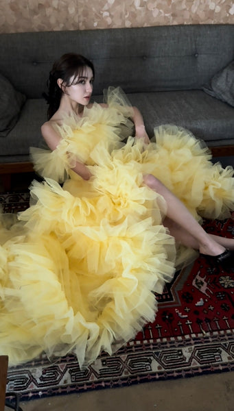 オフショルダー テールカット フリルドレス(W357)