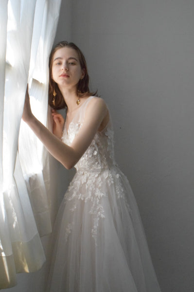 フラワーモチーフ 刺繍レース Aライン テールカットドレス(W162)