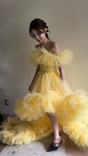 オフショルダー テールカット フリルドレス(W357)