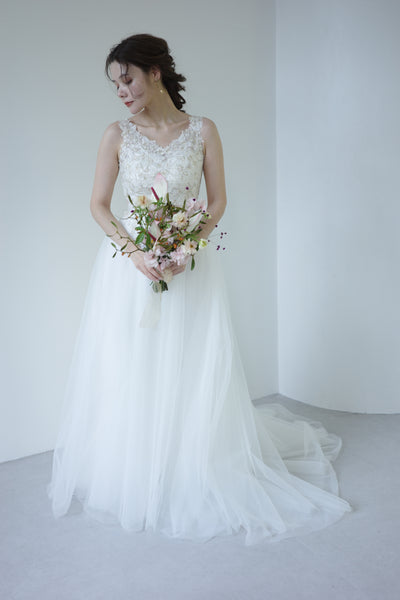 Vネック ゴールド刺繍 Aラインドレス(W167)