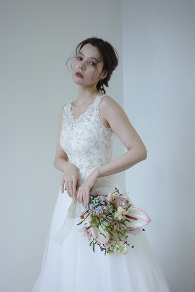 Vネック ゴールド刺繍 Aラインドレス(W167)