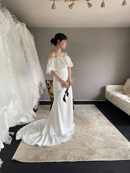 オフショルダー フリル ソフトマーメイドドレス ホワイト(W300WH)
