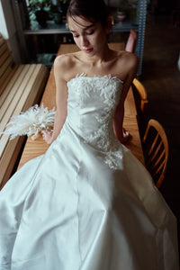 ミカド風サテン  刺繍 Aラインドレス（W353）