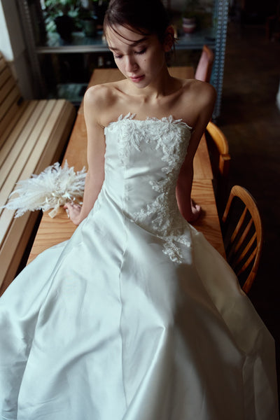 ミカド風サテン  刺繍 Aラインドレス（W353）