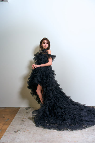 オフショルダー フリル ブラック ミニドレス（W362）