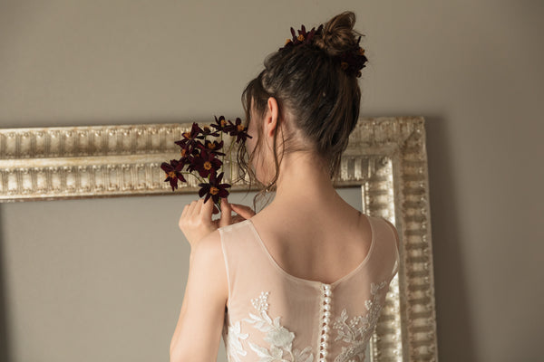 花柄刺繍 パールボタン Aライン ウエディングドレス（W85）